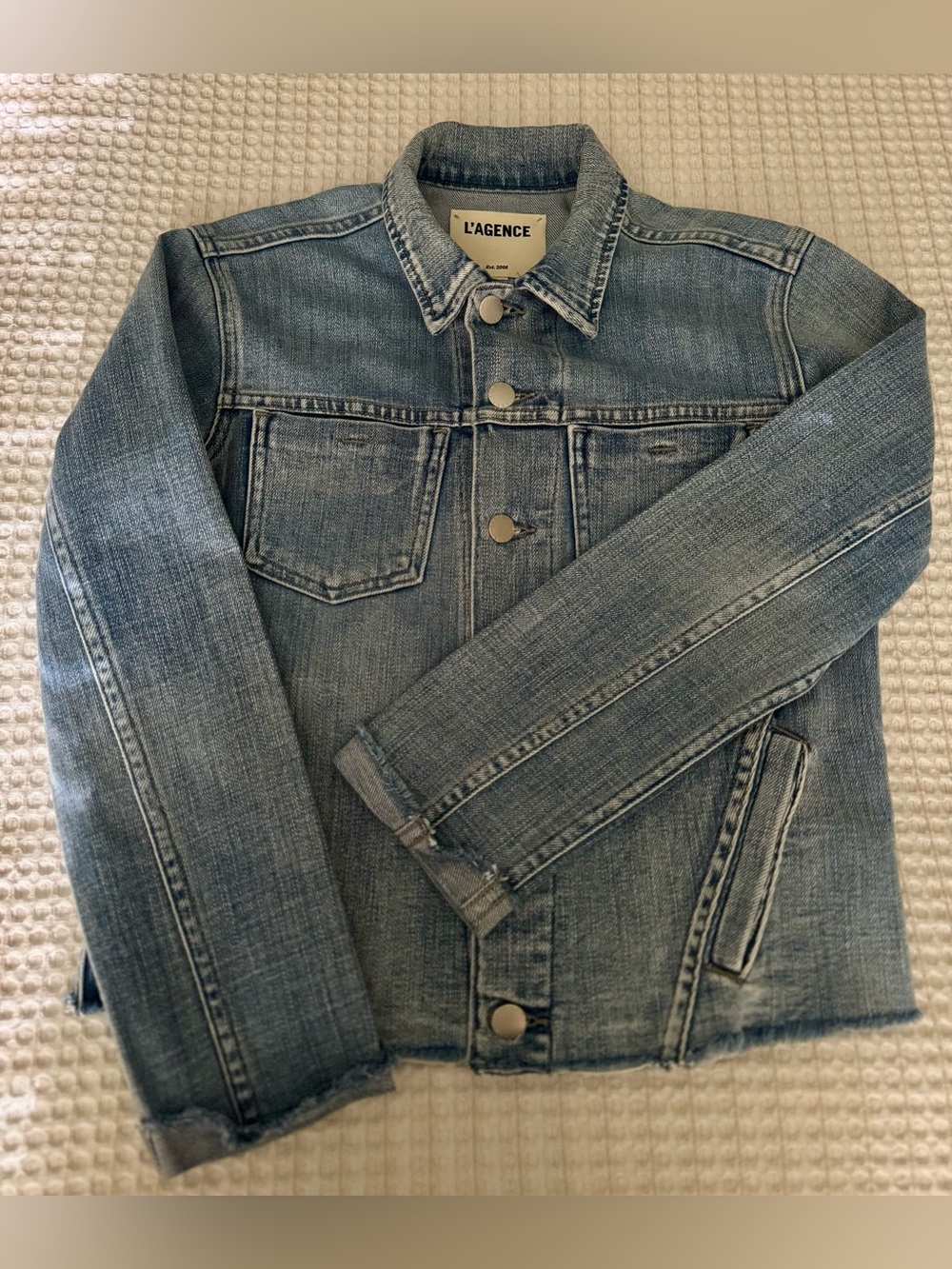 L’AGENCE Janelle Slim Raw Hem Denim Jacket /Glacier Wash / Size Small